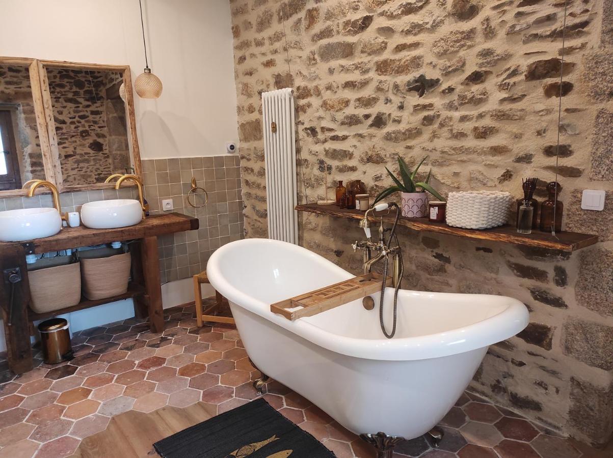 La Ville Es Riez Chambre D'Hotes Corseul Bagian luar foto